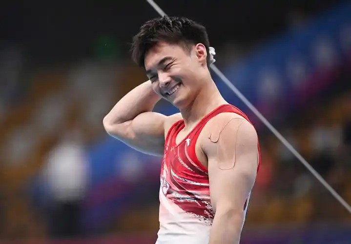 江苏队选手孙炜在单杠比赛后.新华社记者 张博文 摄