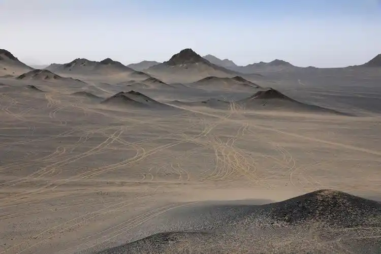 柴达木盆地戈壁滩