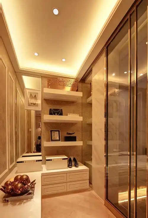 后现代奢华样板房衣帽间装修效果图