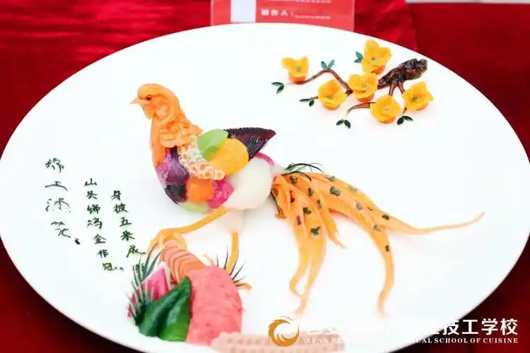 冷拼大赛来袭用手中雕刀镌刻出令同龄人称羡的成才之路