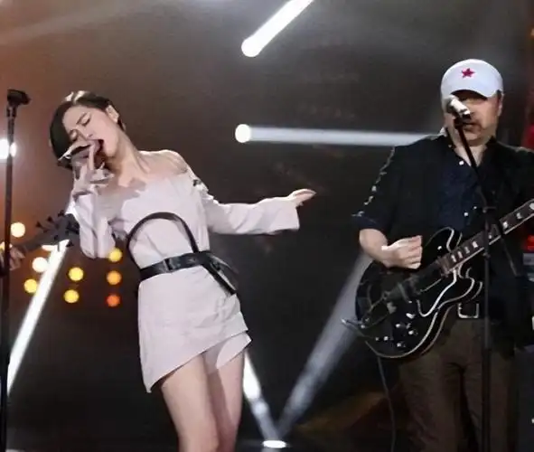 能够得崔健的青睐,可见谭维维的艺术造诣之深.