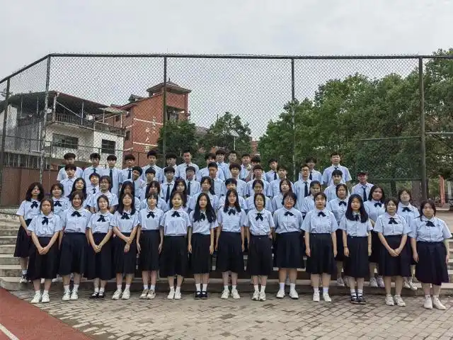 青春不留白毕业不散场贵溪市文坊中学九年级学生毕业照开拍