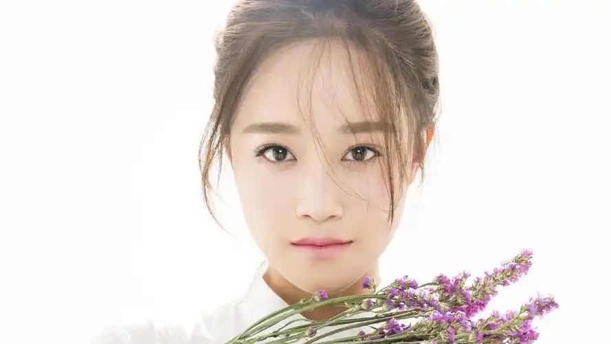 美女演员蓝盈莹清新写真高清桌面壁纸图片