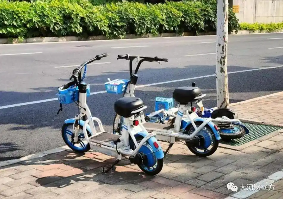 三面合围郑州,"转正难"的共享电动车骑向何方?丨极刻