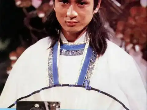 汤镇业年轻时是五虎中较帅的,具有个人魅力,非常招女性喜欢.