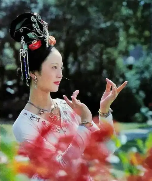 最美西施董智芝近照曝光62岁相貌变化大丈夫也是演员