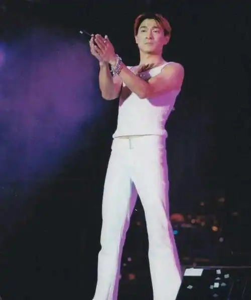 刘德华99年无法忘怀演唱会,他的金发帅爆全场_网易订阅