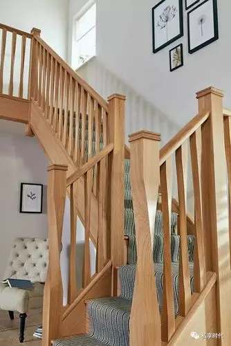 实木楼梯这样设计,美观又实用!
