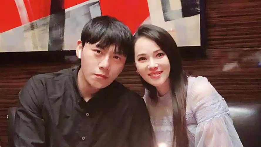 秦昊为了和伊能静结婚,几乎天天都给家人打电话说,这才说服.