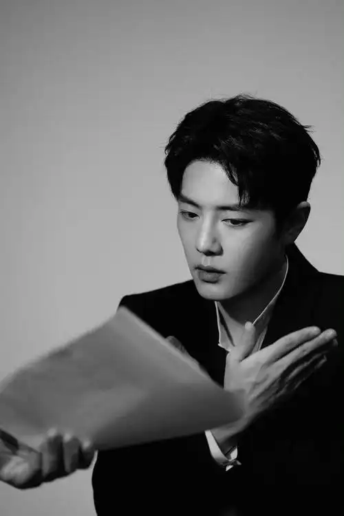 我爱黑白高贵清冷又气质的肖战好绝