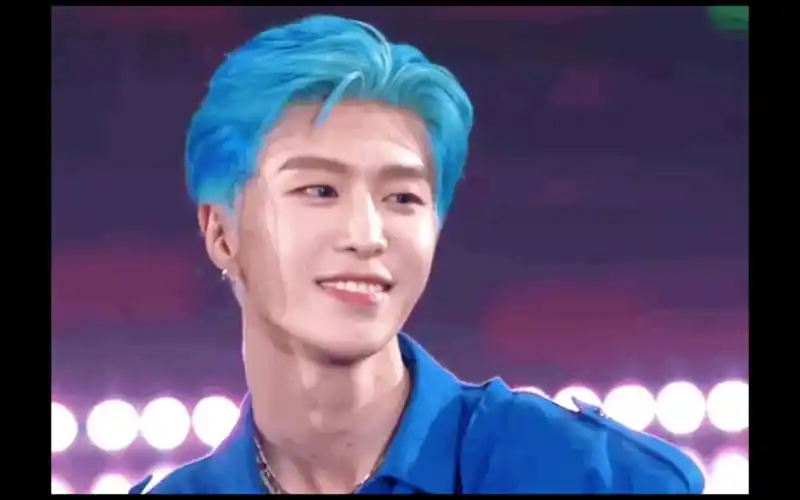 【范丞丞】还是会被范丞丞的蓝发惊艳到