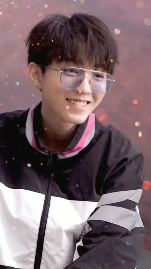 王俊凯笑起来的样子太治愈了吧