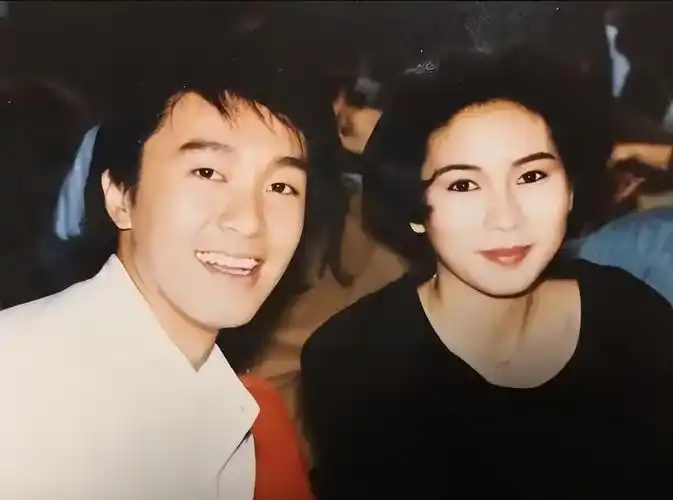 回顾朱茵离开周星驰下嫁黄贯中住破屋开破车却羡慕哭千万人