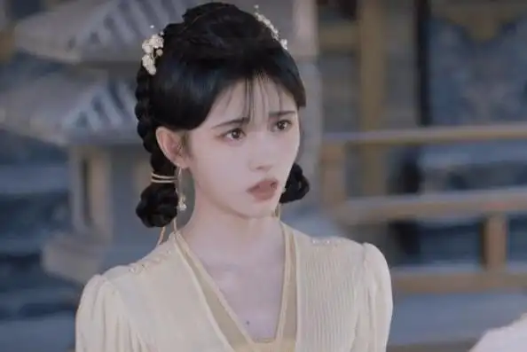 鞠婧祎新剧《花戎》近期热播,该剧是一部从男女主角历经三生的角度