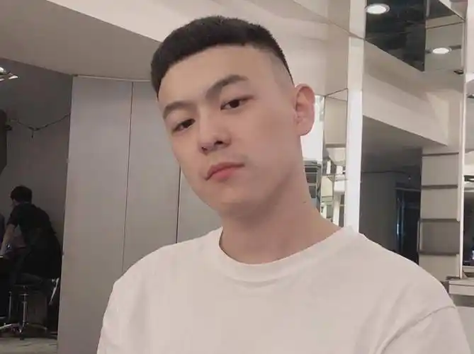 男人25岁后别剪"锅盖头",留好这几款发型,清爽阳光特别帅气_头发_刘海