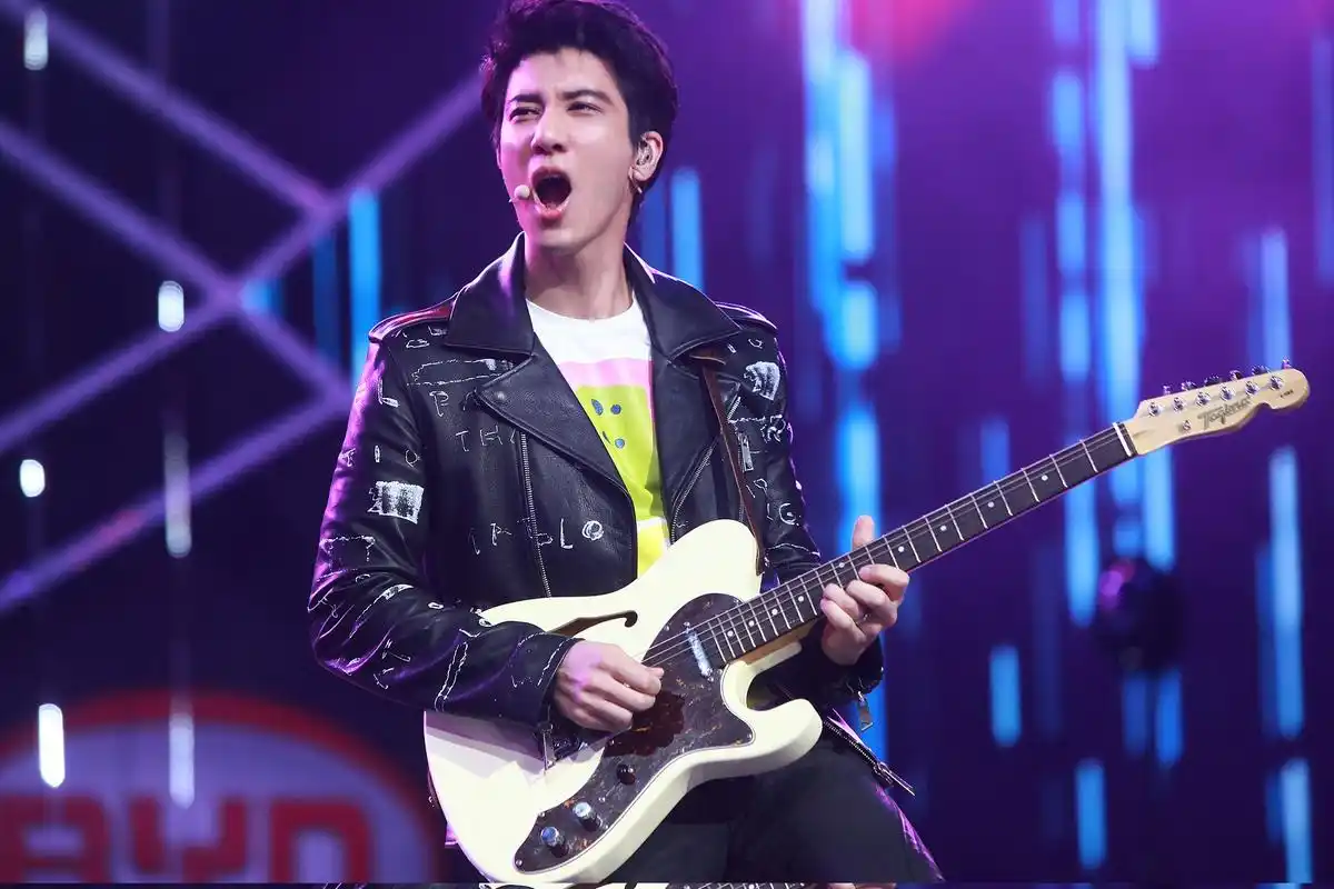 盖世英雄王力宏秀吉他打响冲锋炮