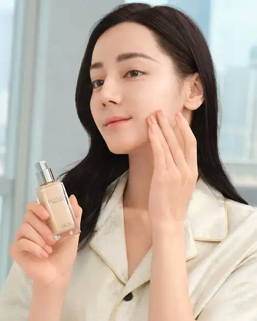 迪丽热巴迪奥全球彩妆及香氛代言人