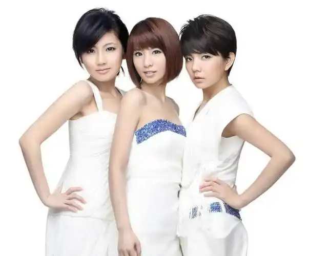 she中selina,hebe和ella,觉得哪个更漂亮?