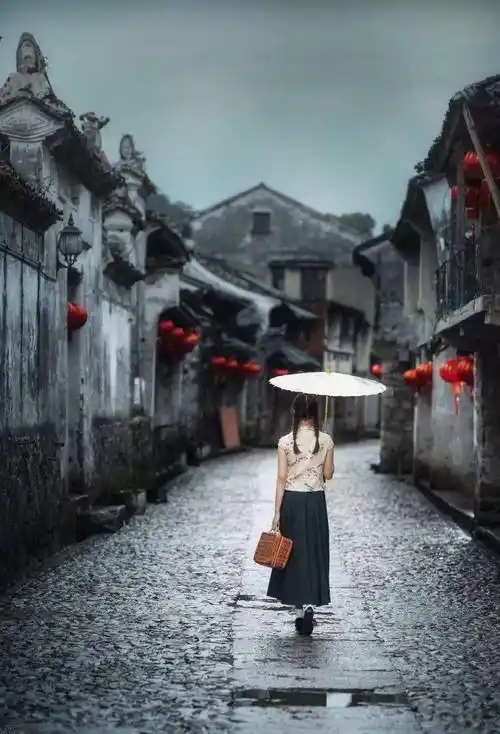 幽深的雨巷,典雅的石桥,灵动的折伞,静止的乌篷船……,这些都是江南