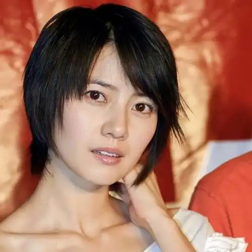 高圆圆罕见15年前素颜照曝光,清纯可爱,未化妆气质已经胜于常人