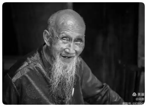 百岁老人的沧桑写在脸上