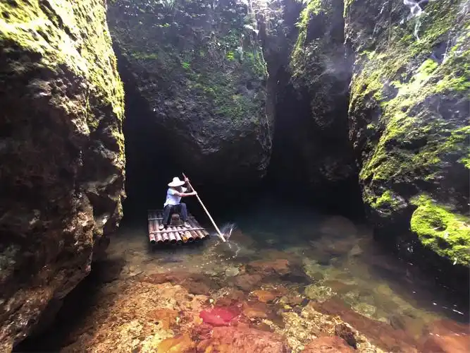 周宁蝙蝠洞是个未经雕琢的原生态景区,这里山青水秀瀑布成群,怪石奇异