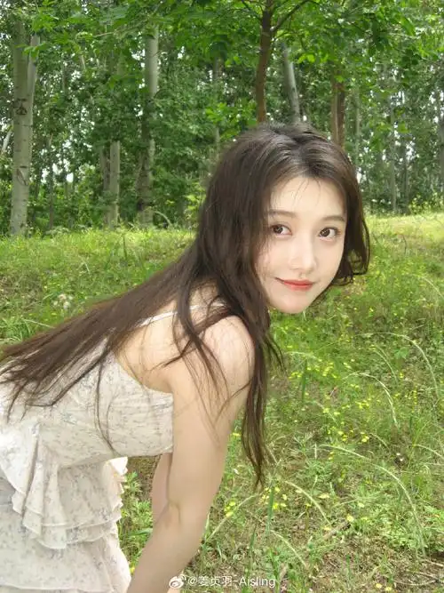 936905姜贞羽超话#一张照片欢迎夏天