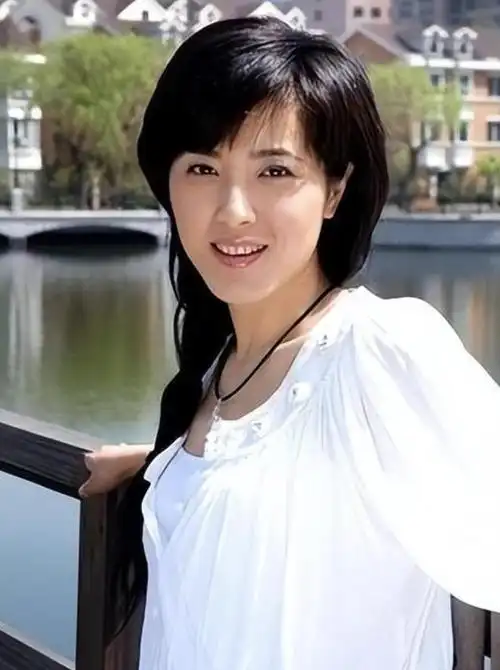 貌美如花却至今未婚的7位大龄女星,各有各的苦衷|曾黎|余男|蒋欣