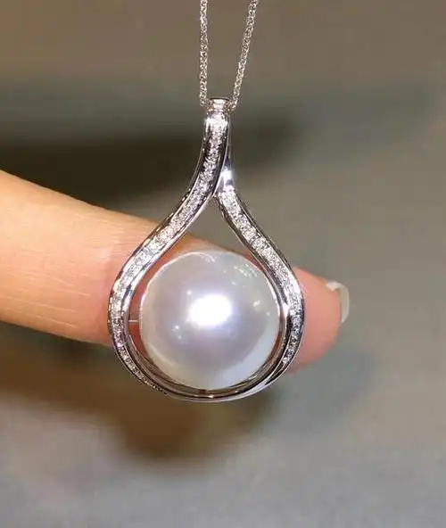 【天然澳白珍珠吊坠】18k金钻石镶嵌,珠子正圆强光几乎无暇,品质特别