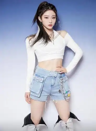 好奇夜直播忘遮纹身,喻言转身那一刻,看清截图:惊艳了