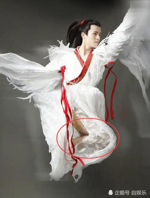 都说刘昊然的"开腿装"仙,镜头放大,才知男演员的不容易