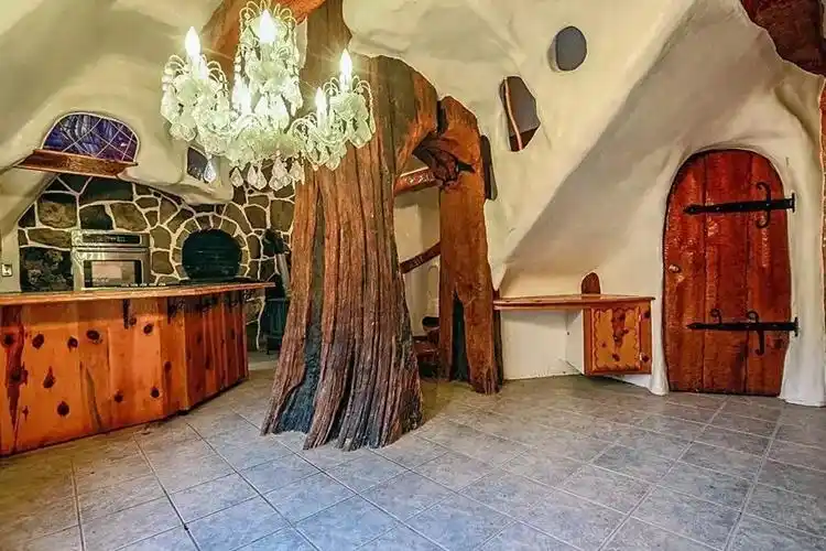 现实版白雪公主的童话屋如今价值超过5百万