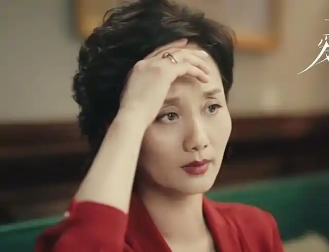 "儿子"是当红明星,女儿是世界冠军,今50多岁仍魅力依旧!_李颖