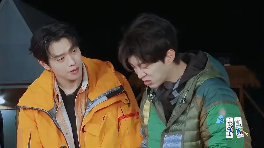 范丞丞炒西红柿鸡蛋猛放盐,白敬亭情商太高:就米饭吃正好