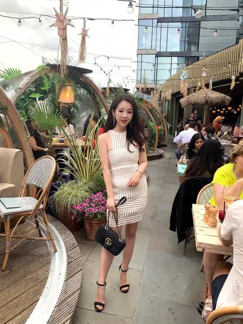 伦敦网红餐厅coppa玻璃屋里的伦敦塔桥