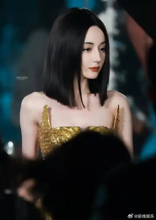 (内容来源网络)但是这个后脑勺确实有点明显迪丽热巴假发短发造型,有