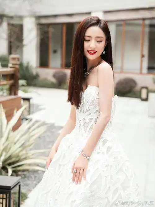 佟丽娅黑白礼服