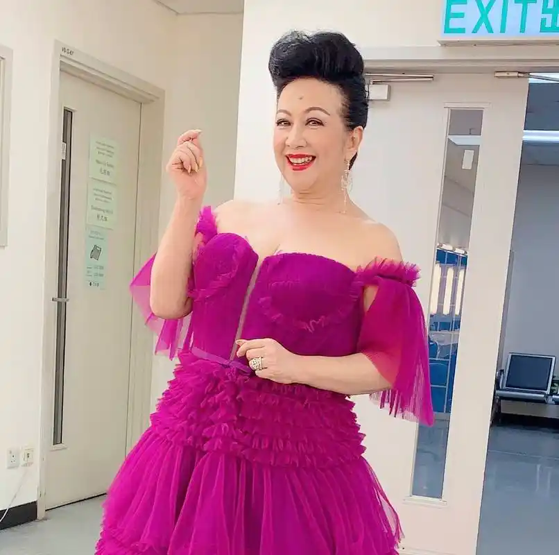 71岁薛家燕下月升级做奶奶,与小17岁男友恋爱14年宣布不再结婚