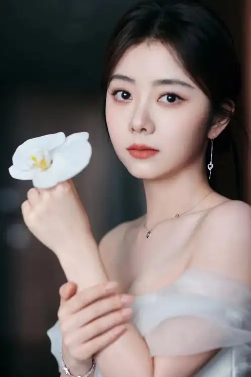 谭松韵空降,全济南都在偶遇程霄,袁今夏来了,归晓纪星也来了