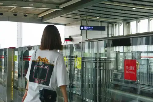 你也在地铁站 等过一个人吗?