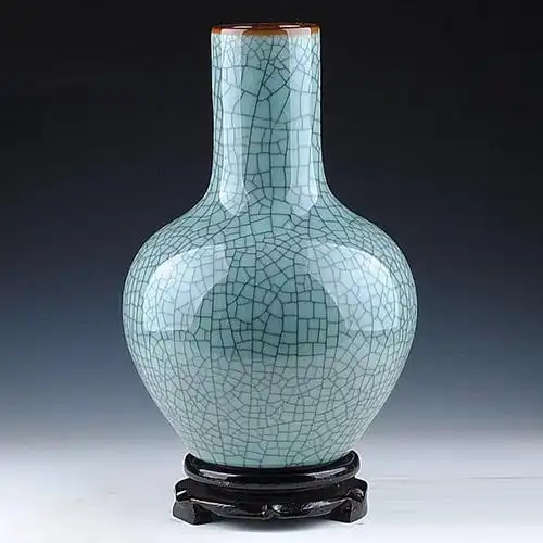 可获得价值680元《官窑瓷瓶》