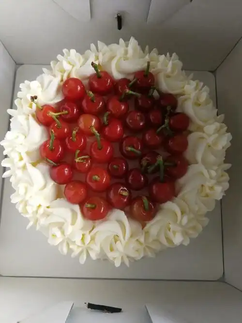 满满的厨房做的奶油蛋糕