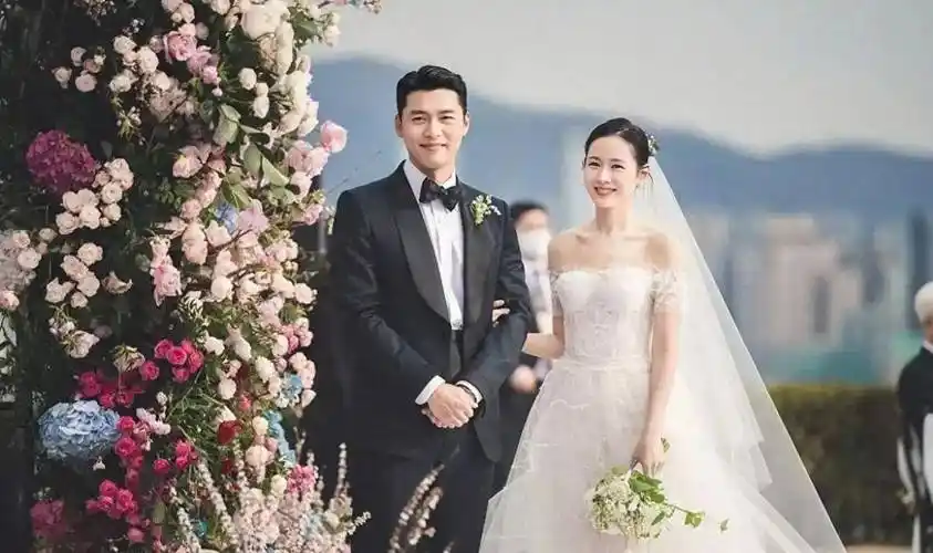 孙艺珍晒美照庆结婚两周年穿10万元婚纱美出圈玄彬婚后变邋遢