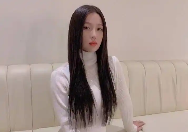 原创虞书欣原来是童年策划中的她齐刘海的学生模样和现在反差好大