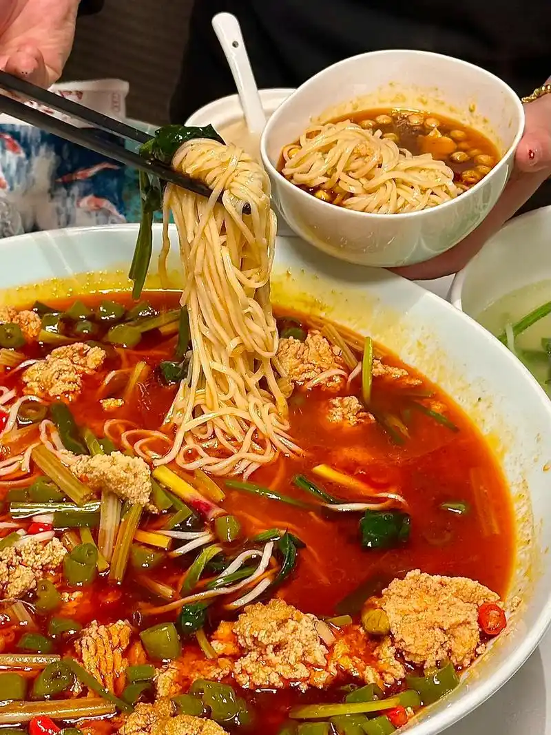 爆辣鱼蛋面01好鲜!不夸张,迄今为止吃到 - 抖音