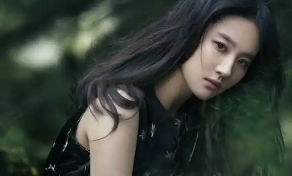 而在某网站统计的{谁是最烂演技的内地女明星}点赞数排行榜上,baby