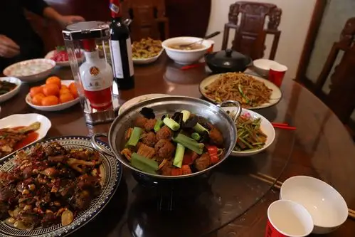 朋友来家里吃饭,我准备了一桌菜,网友:图四图五一看就是江西菜