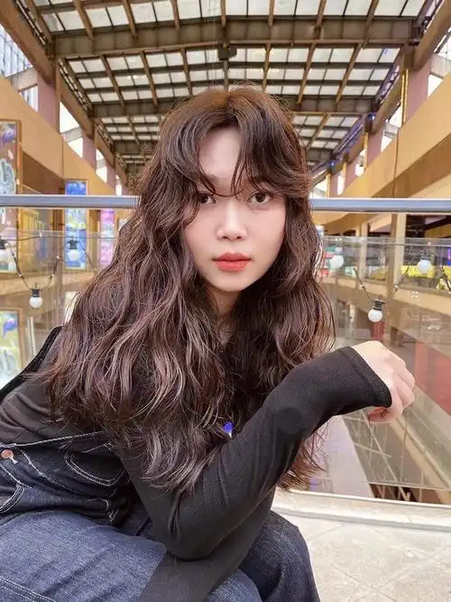 2021女生烫发必选发型法式风格卷发超赞