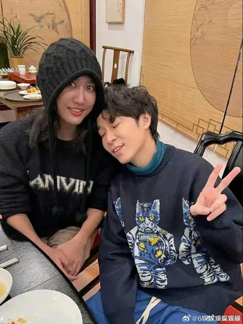 吴青峰晒和陈粒合照##吴青峰晒与陈粒合照