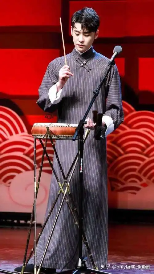 没想到是天津艺校的老师 中:刘派京韵大鼓 张云雷